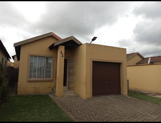 2 BEDROOM APARTMENT FOR SALE IN MOHLAKENG